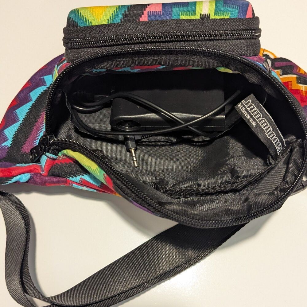 JammyPack Mobile Speaker Fanny Pack Travel Bag Retro 90's Geometric Pattern - Picture 4 of 16